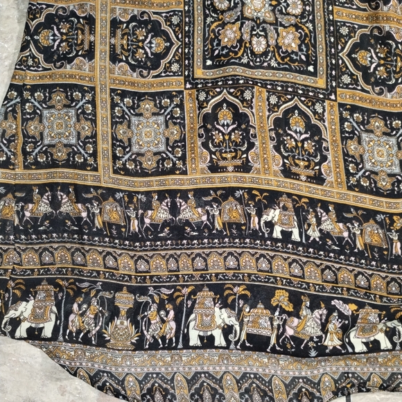 🦋🏵️🦋Let It Be Black, Cream, and golden yellow Sheer Tank Size Large - Picture 7 of 7